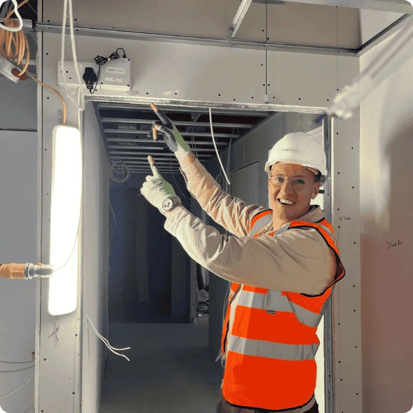 SmartWorker-construction-labor-tracking-software-detection-box-on-site-photo-Robin 1 (1)